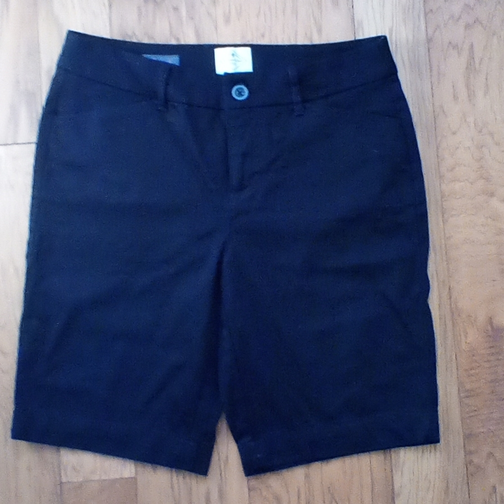St Johns Bay  black shorts size 6p.